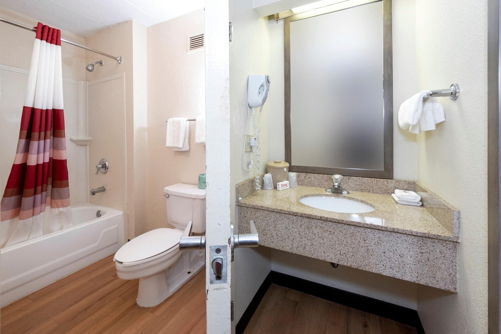 Red Roof Inn Tinton Falls-Jersey Shore Bagian luar foto