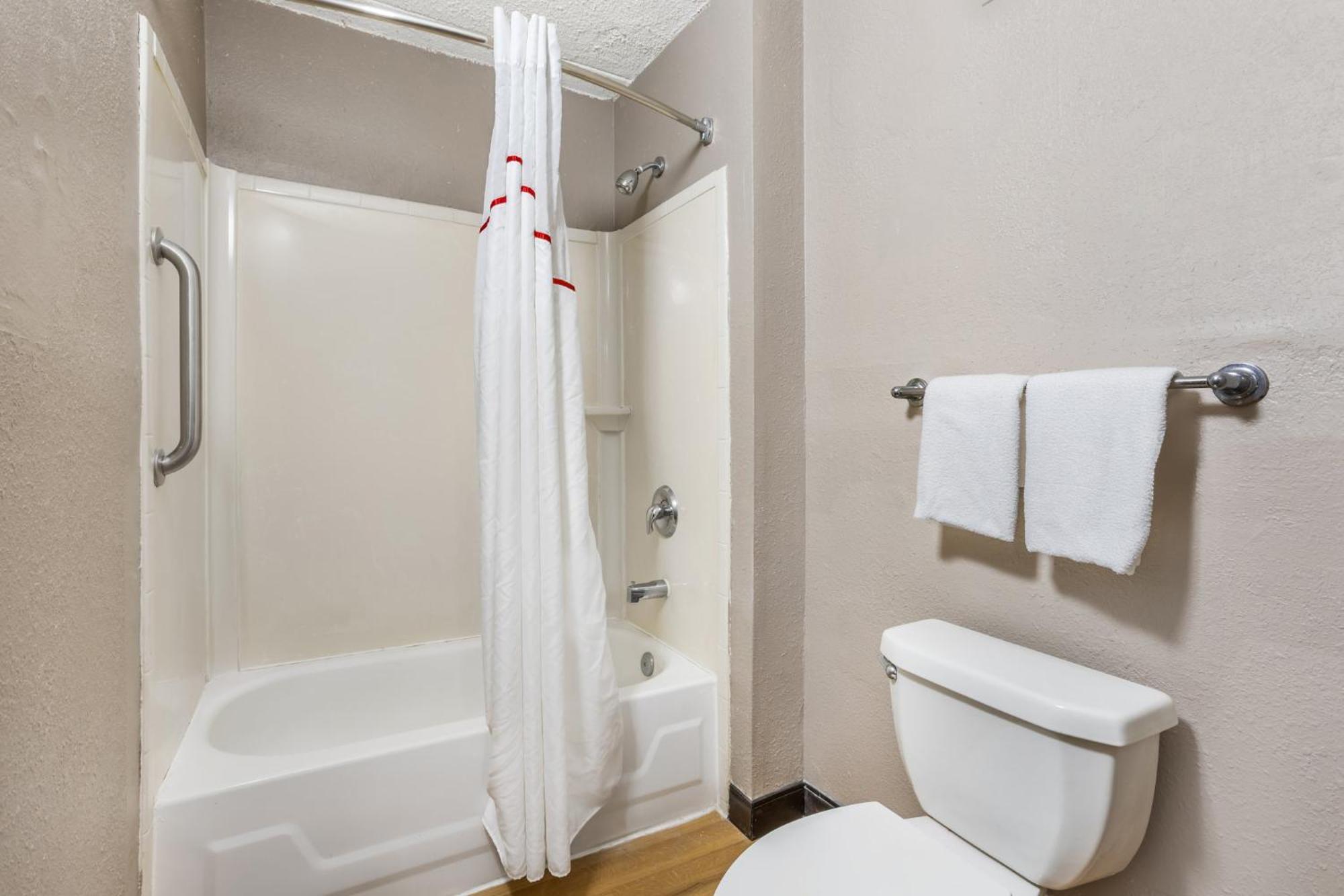 Red Roof Inn Tinton Falls-Jersey Shore Bagian luar foto
