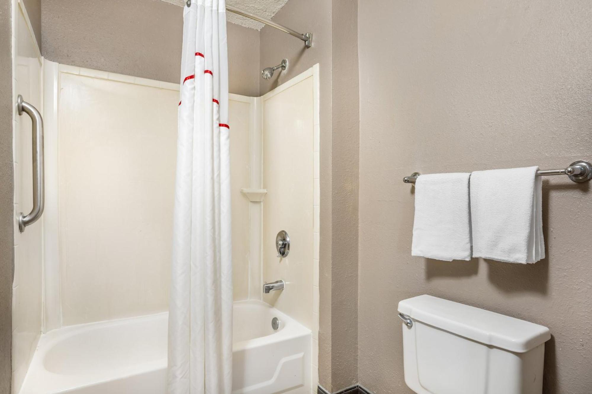 Red Roof Inn Tinton Falls-Jersey Shore Bagian luar foto